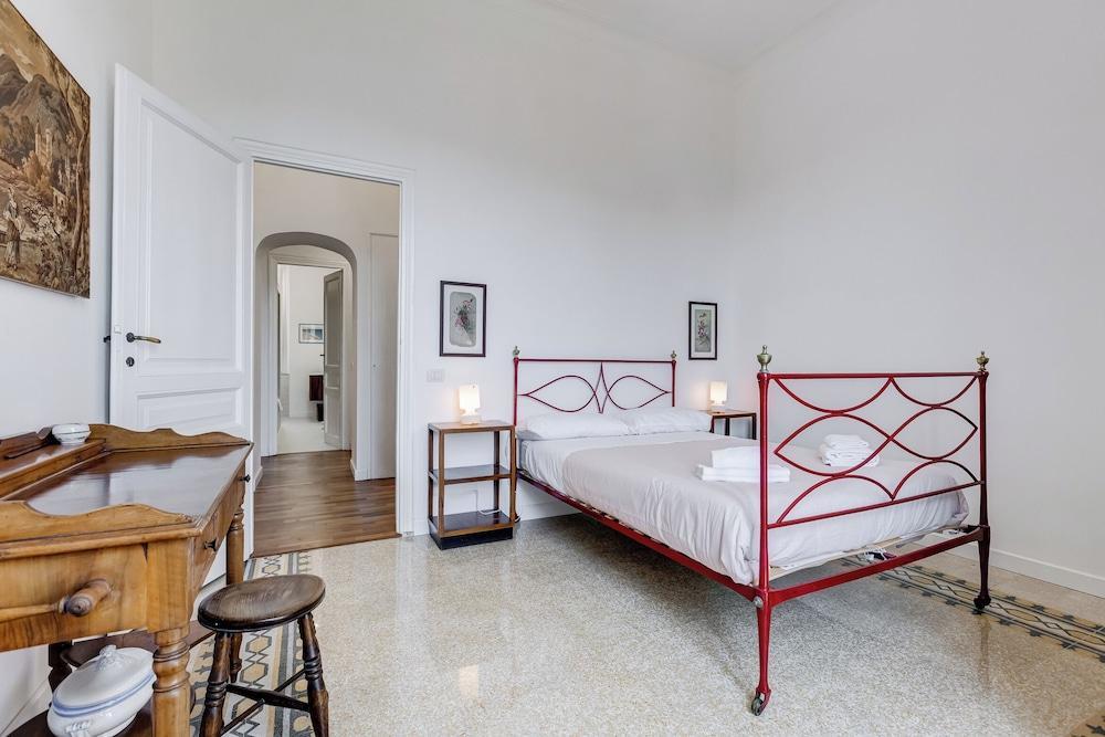 Elegant 3-Bedroom Apt in Piazza Mazzini - Tap to explore photos