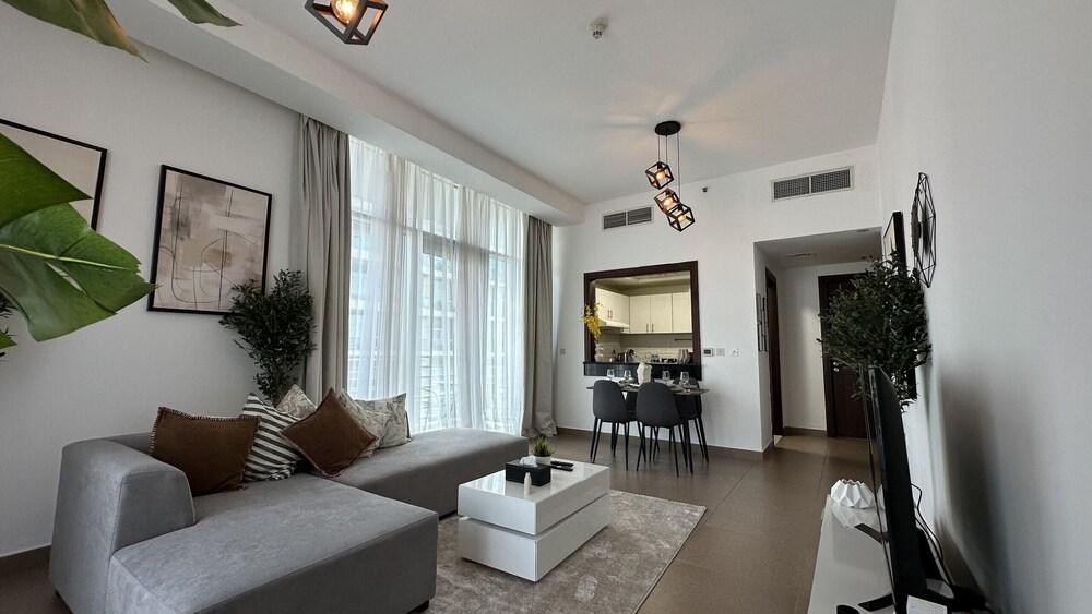 Easygo- Stunning 1bdr Hamilton - Tap to explore photos