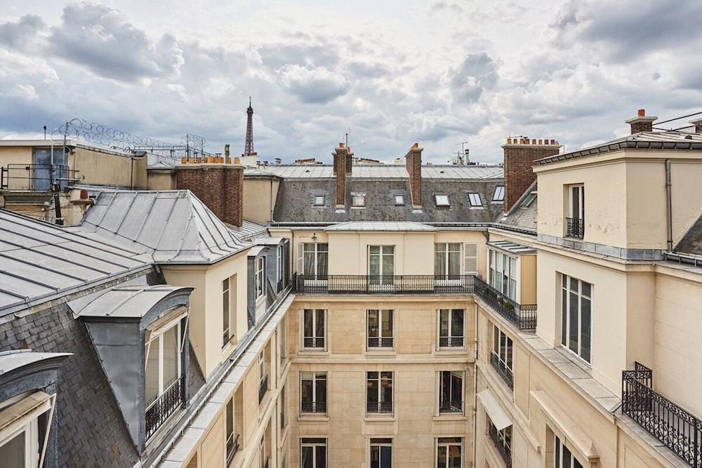 Superb Flat Ave Montaigne With Eiffel Tower View - Tap to explore photos