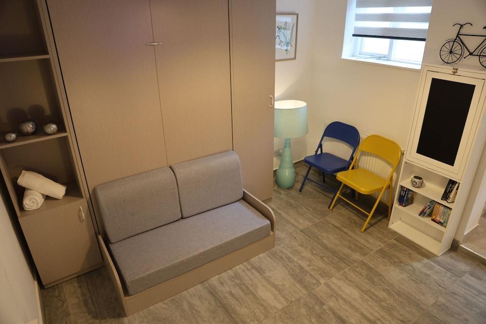 Smart Studio - Tap to explore photos