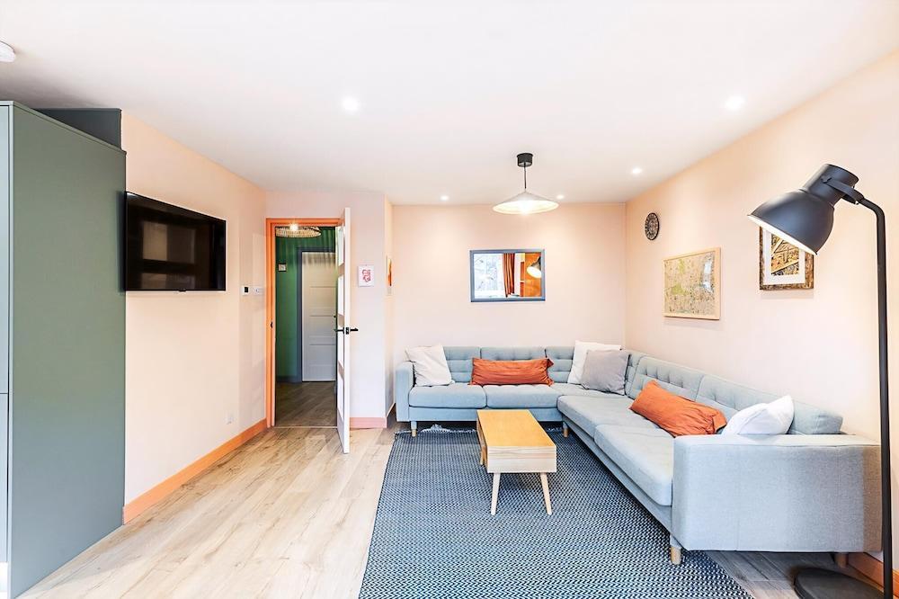 Bright 2-bed Home Near Putney Riverside - Tap to explore photos
