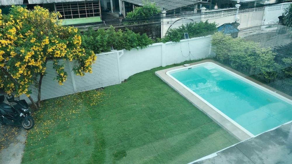 Modern Private Pool Villa in Sukhumvit - Tap to explore photos