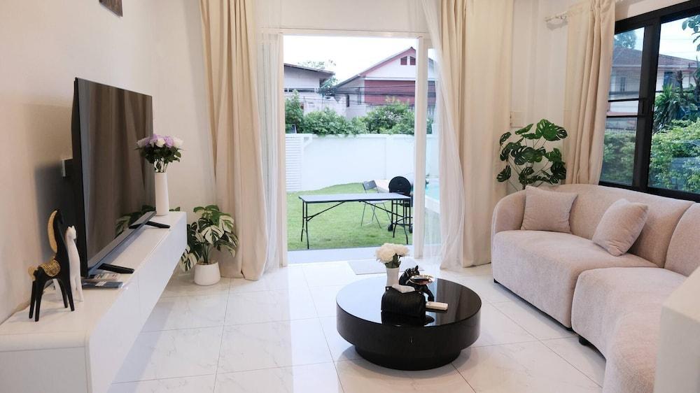 Modern Private Pool Villa in Sukhumvit - Tap to explore photos