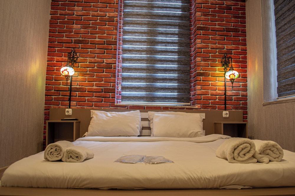 Central Stay Room Type - Basic Double Room