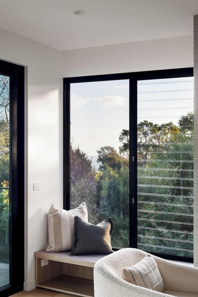 Banksia Luxury Home With Views - Tap to explore photos