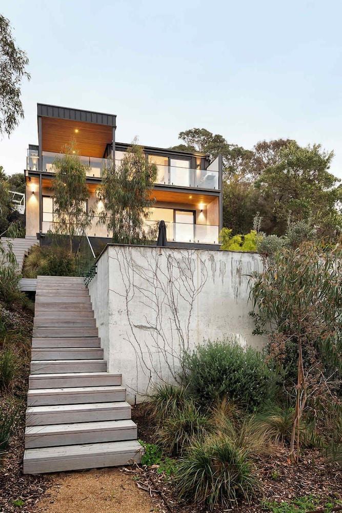Banksia Luxury Home With Views