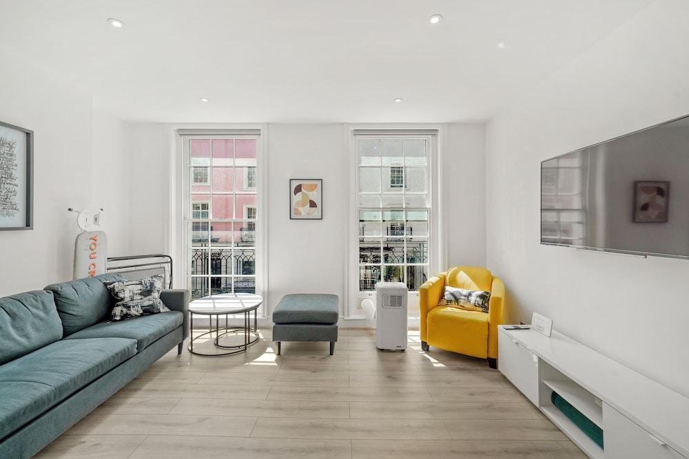 Flat 1 Beauchamp Place - Tap to explore photos