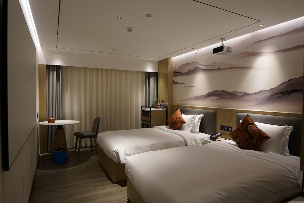 Paco Hotel Botanical Garden Metro Room Type - Superior Twin Room, Lanai