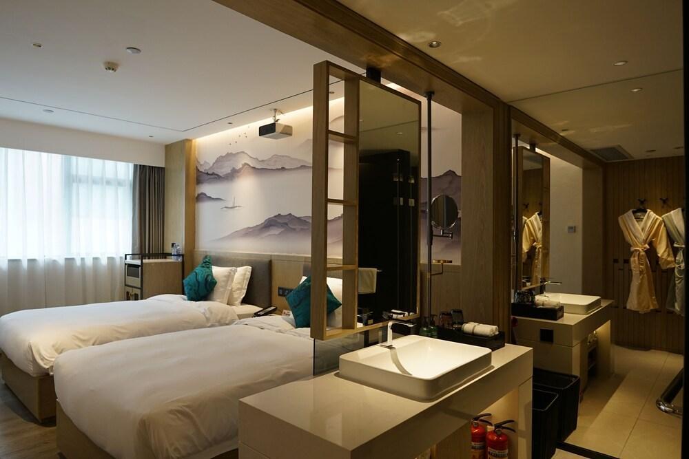 Paco Hotel Botanical Garden Metro Room Type - Executive Twin Room, City View