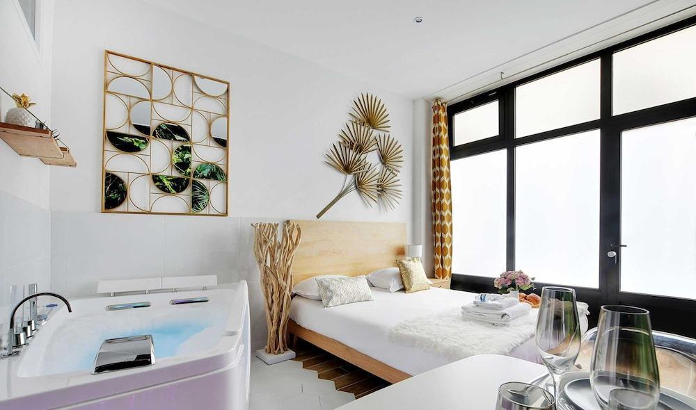 Magnificent Flat - 2br/6p - Champs Elysaes - Tap to explore photos
