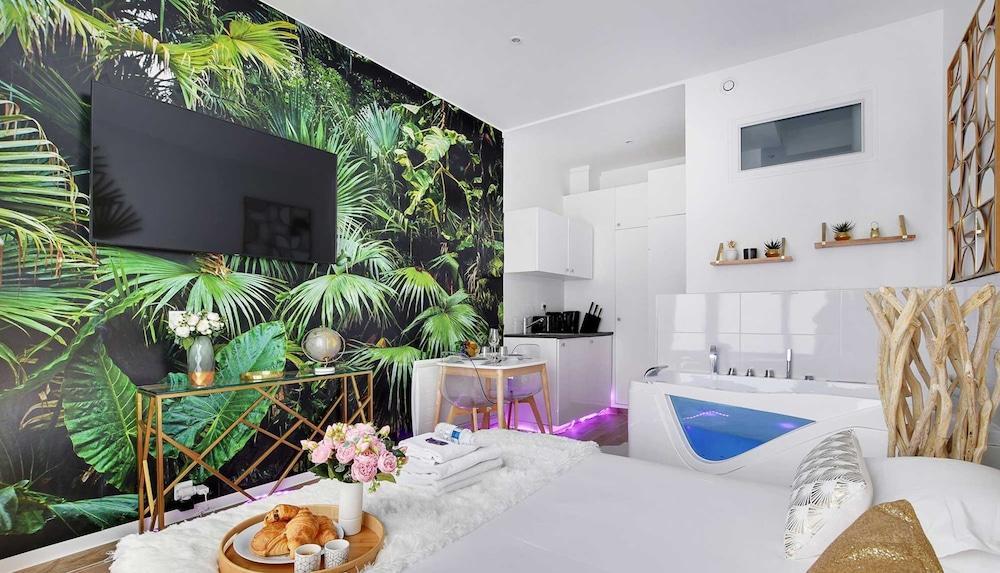 Magnificent Flat - 2br/6p - Champs Elysaes Room Type - Apartment