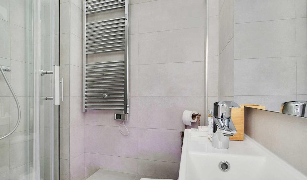 Magnificent Flat - 2br/6p - Champs Elysaes - Tap to explore photos