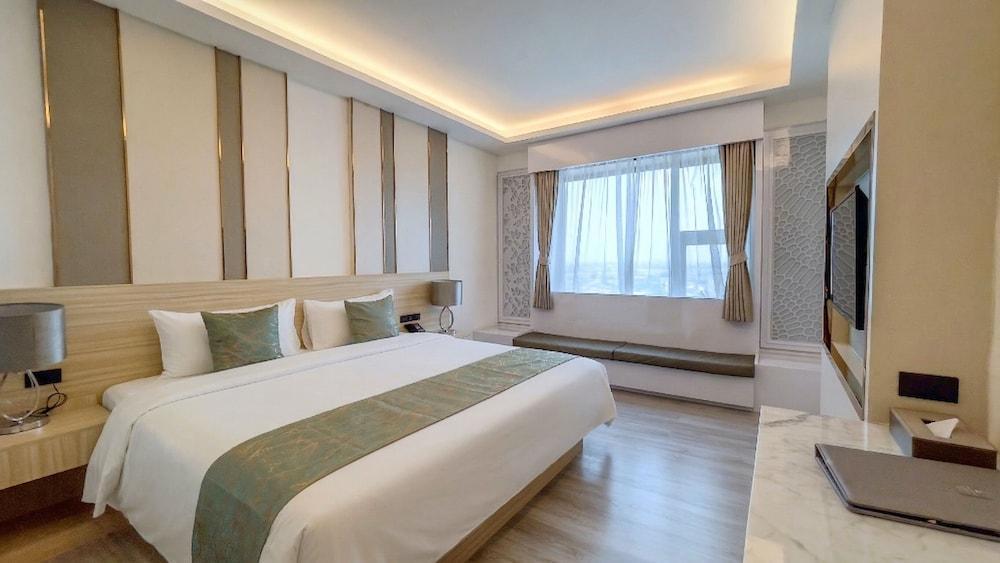 Enrich Grand Hotel Room Type - Deluxe Double Room, City View