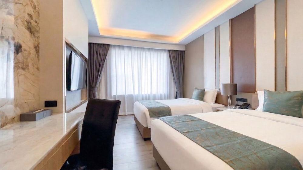 Enrich Grand Hotel Room Type - Deluxe Twin Room, City View