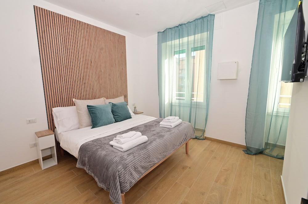 Relais Trastevere Station Room Type - Deluxe Double Room, City View
