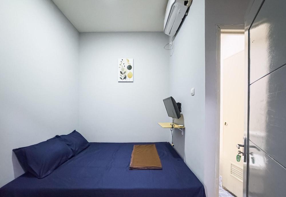 Beranda Istirahat Pluit Utara Room Type - Basic Double Room