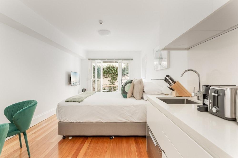 Lovely Studio With Patio - Tap to explore photos