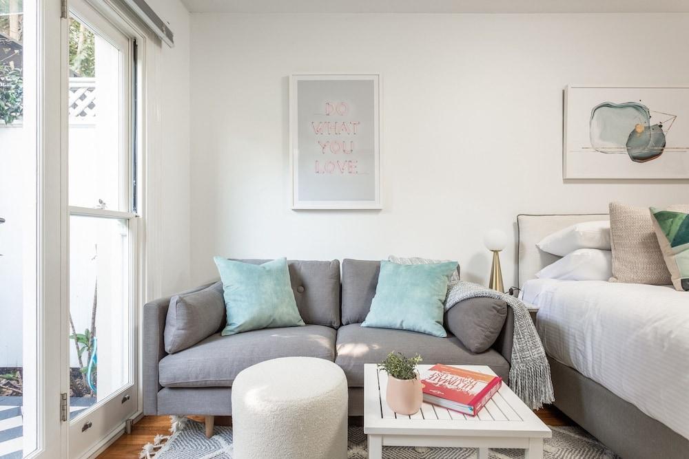 Lovely Studio With Patio - Tap to explore photos