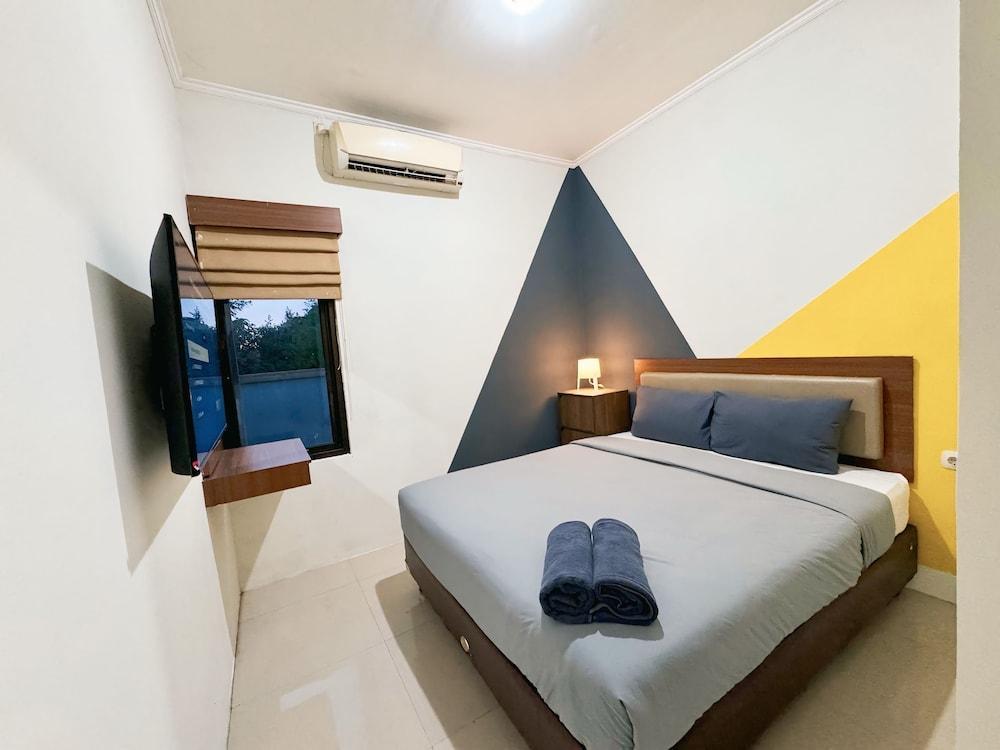 Stay 'd Pondok Indah - Tap to explore photos
