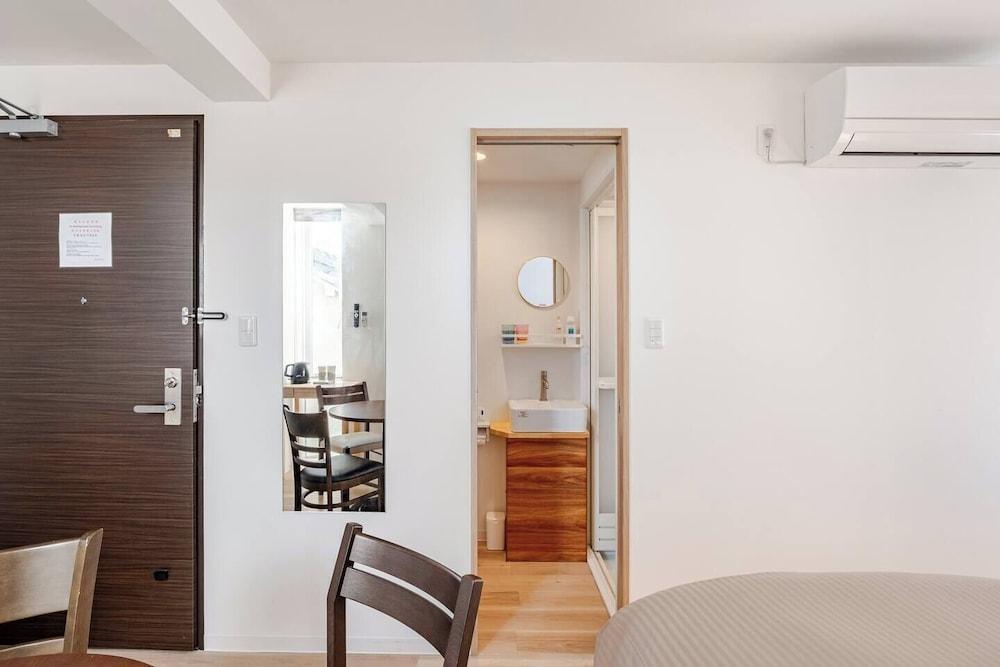 Moon Base Tokyo Inn Room Type - Comfort Quadruple Room, Non Smoking