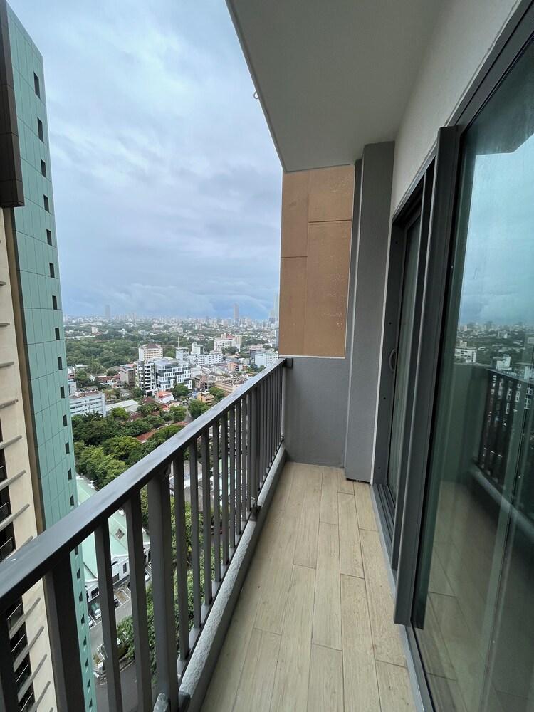 Nine Peaks Summit TriZen Room Type - Deluxe Apartment, 2 Bedrooms, Kitchen, City View