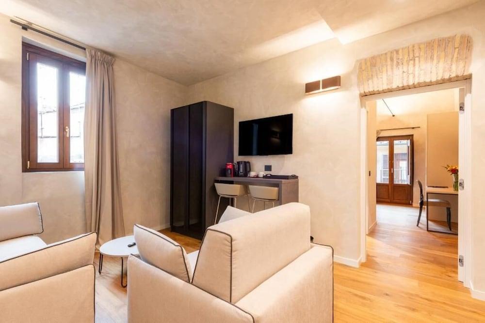 PALAZZO OLIVIA - RESIDENZA LEUTARI Room Type - Junior Suite