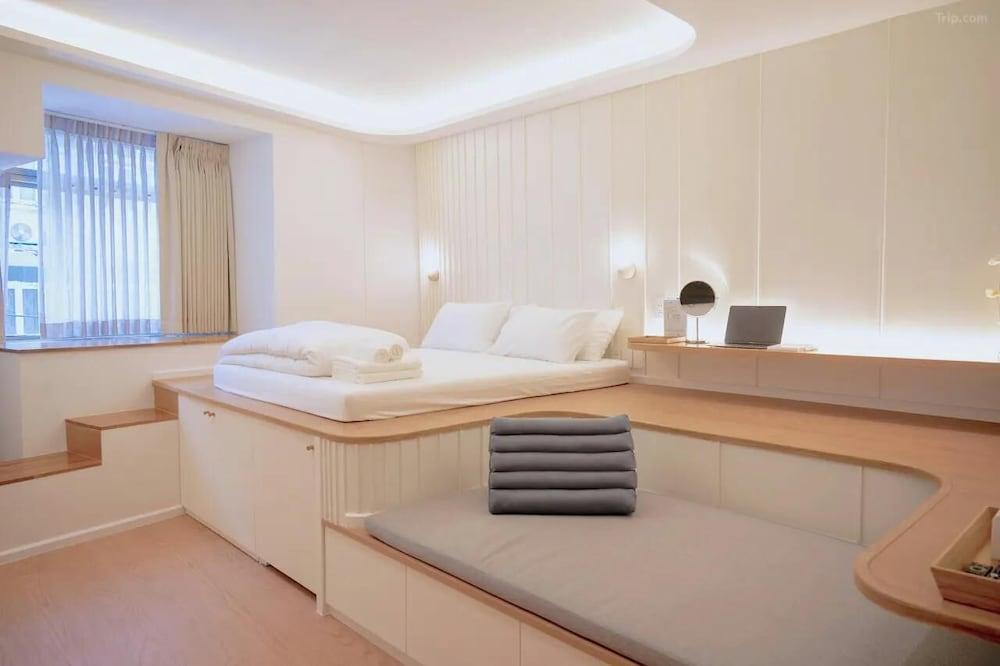 Vaeh Viean Silom Room Type - Queen Room 24m (F2)