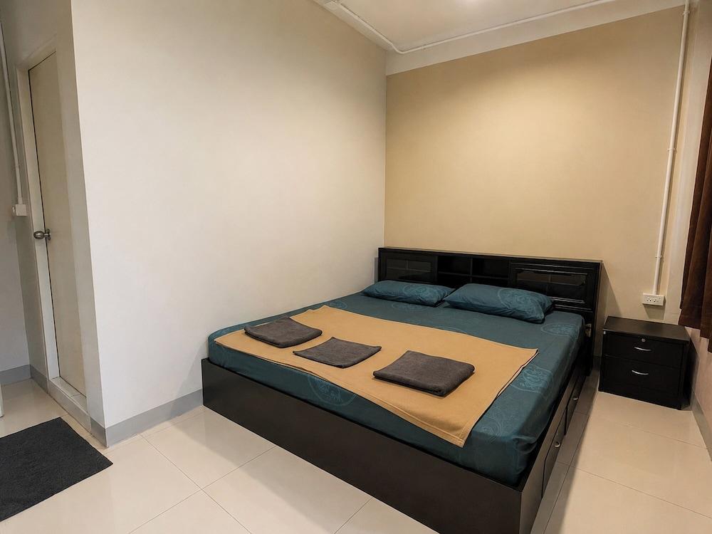 Lemon Tree Khaosan Hostel Room Type - Superior Room