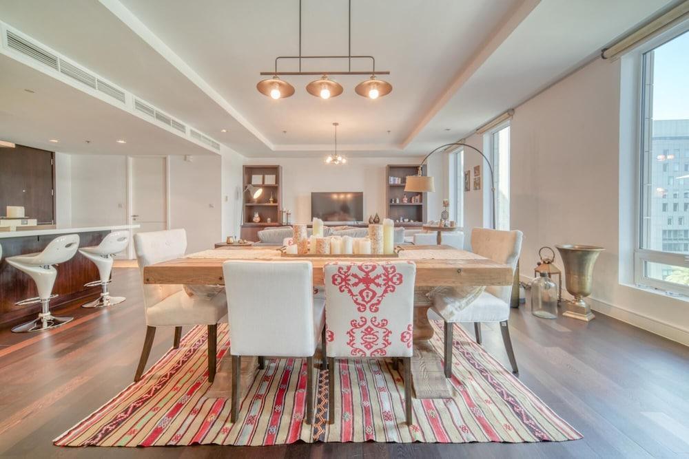 Sleek and Convenient 1BR Apt in Difc - Tap to explore photos