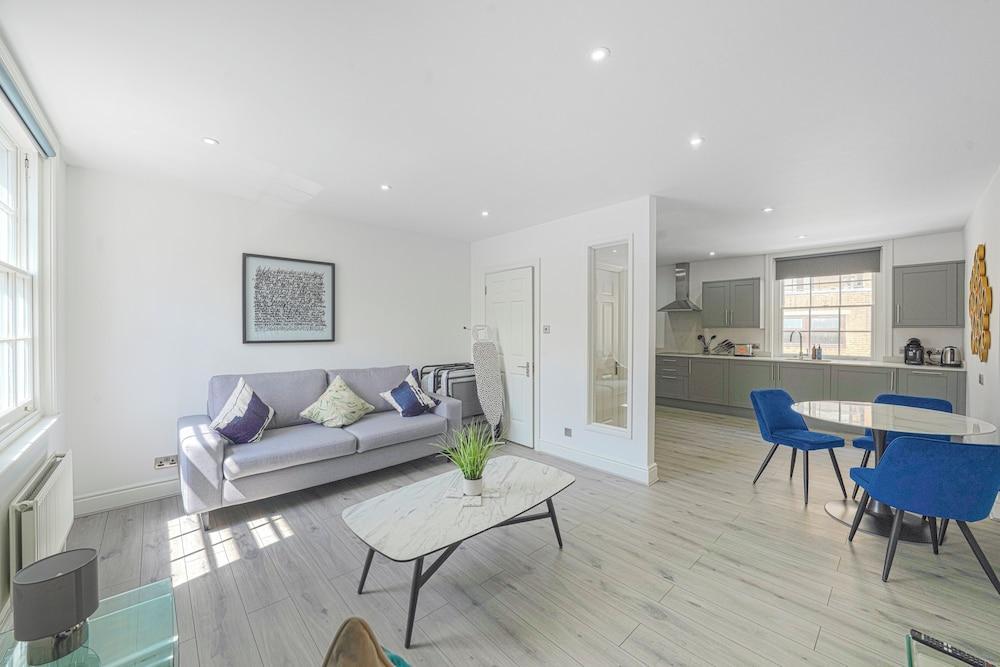 Flat 4 Beauchamp Place - Tap to explore photos