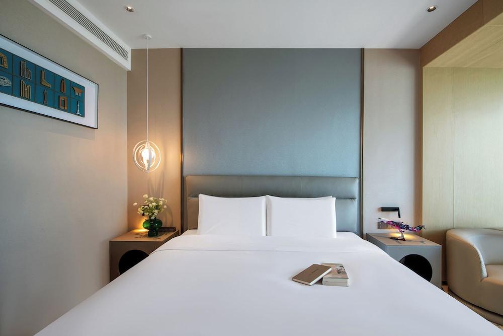 Meihua Airlines Theme Hotel - Tap to explore photos