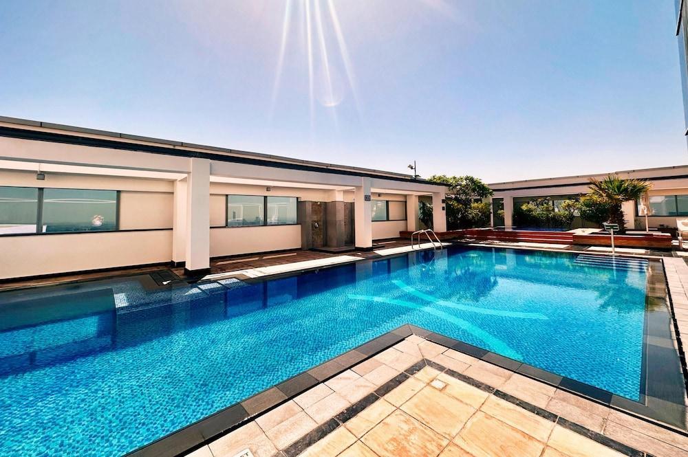 Minimalist Difc Studio w Pool Gym