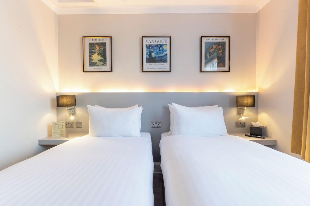 MARINA HOTEL LONDON Room Type - Classic Twin Room