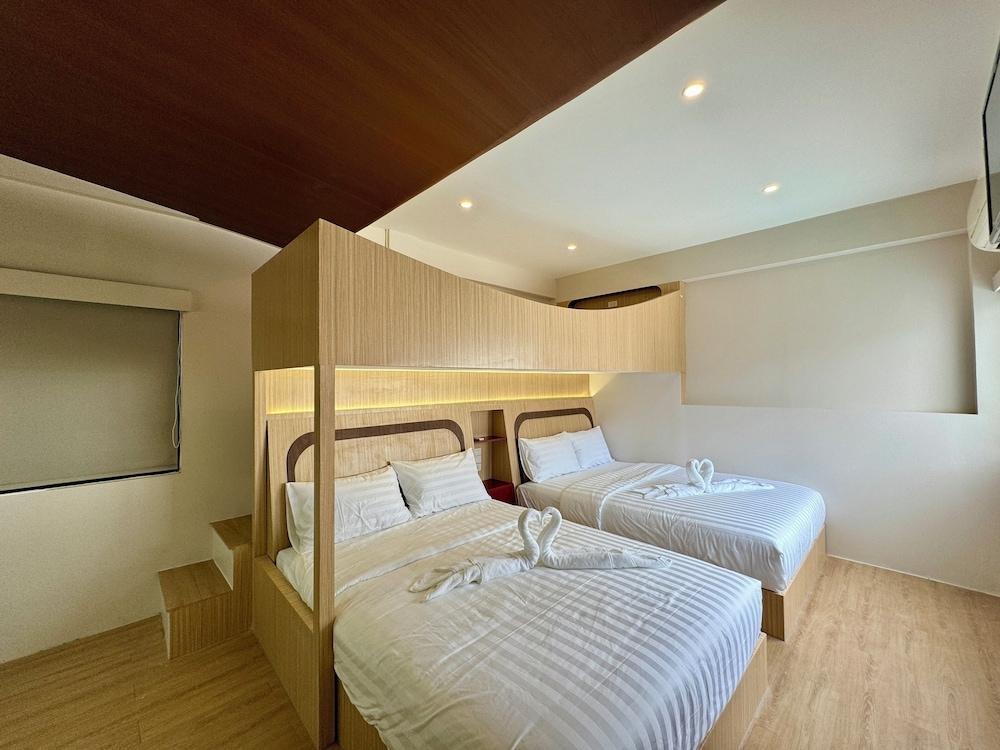 AVALAN Room Type - Luxury Studio Suite, Non Smoking, City View