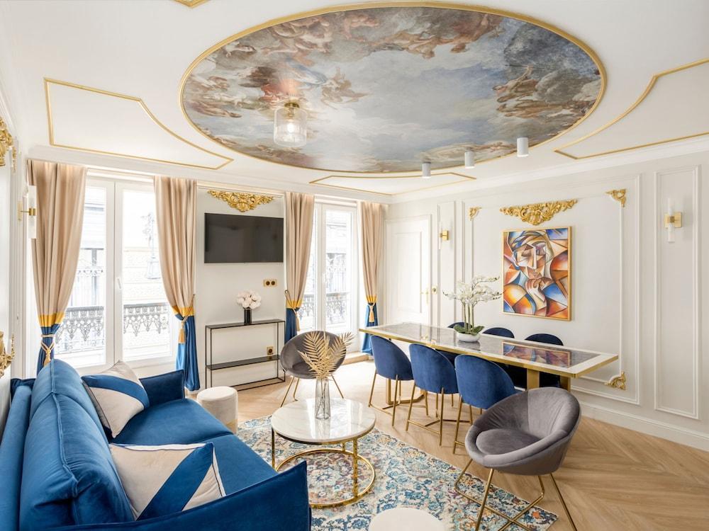 Merveil Luxury Suites - Rougemont I-II-III - Tap to explore photos