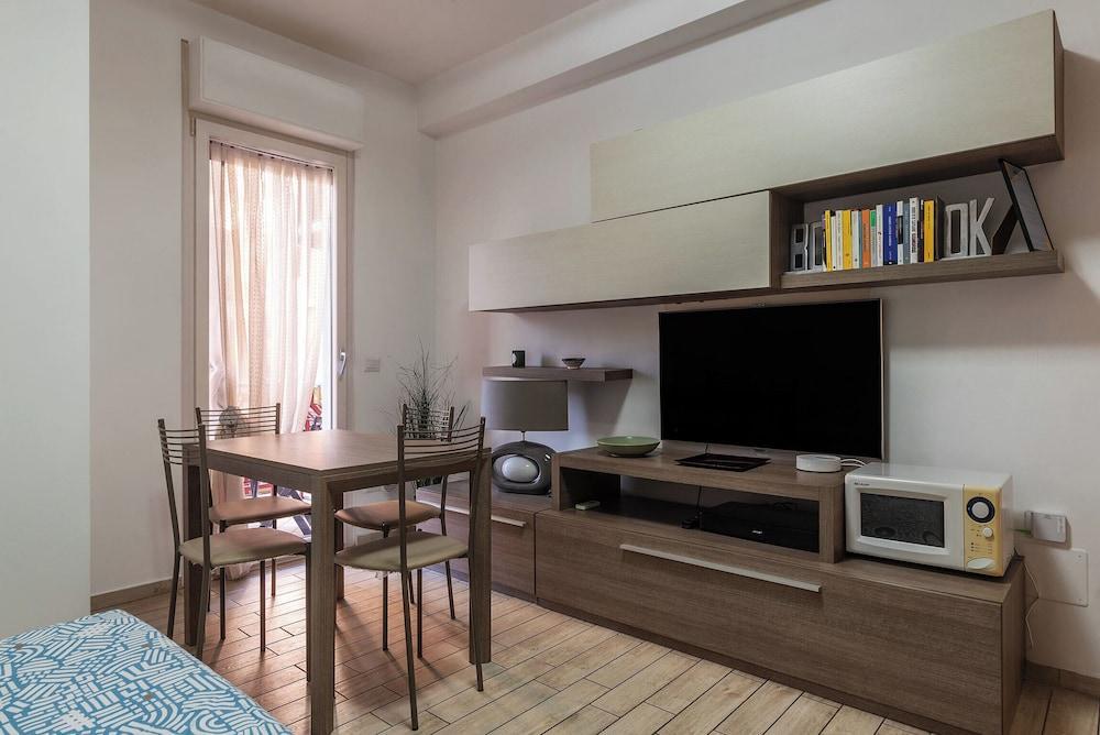 JOIVY Flat with access to central Rome - Tap to explore photos