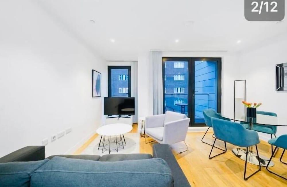 LUXE TOWER Room Type - Apartment, Balcony, City View