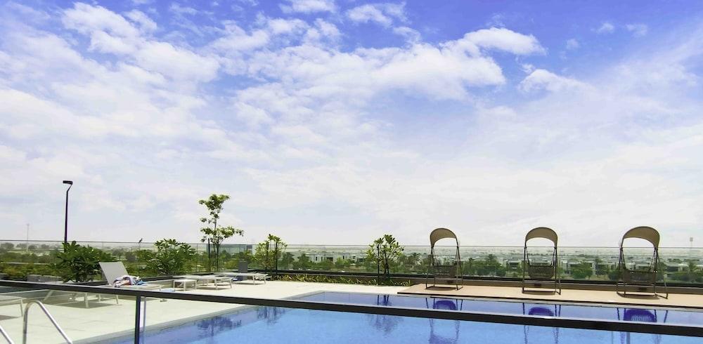 LUX The Dubai Hills Executive Suite - Tap to explore photos
