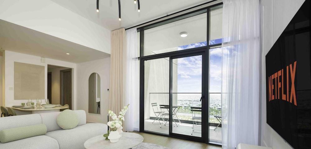 LUX The Dubai Hills Executive Suite - Tap to explore photos
