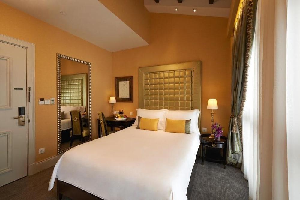 Aurum Royal Room Type - Executive Double or Twin Room, Non Smoking