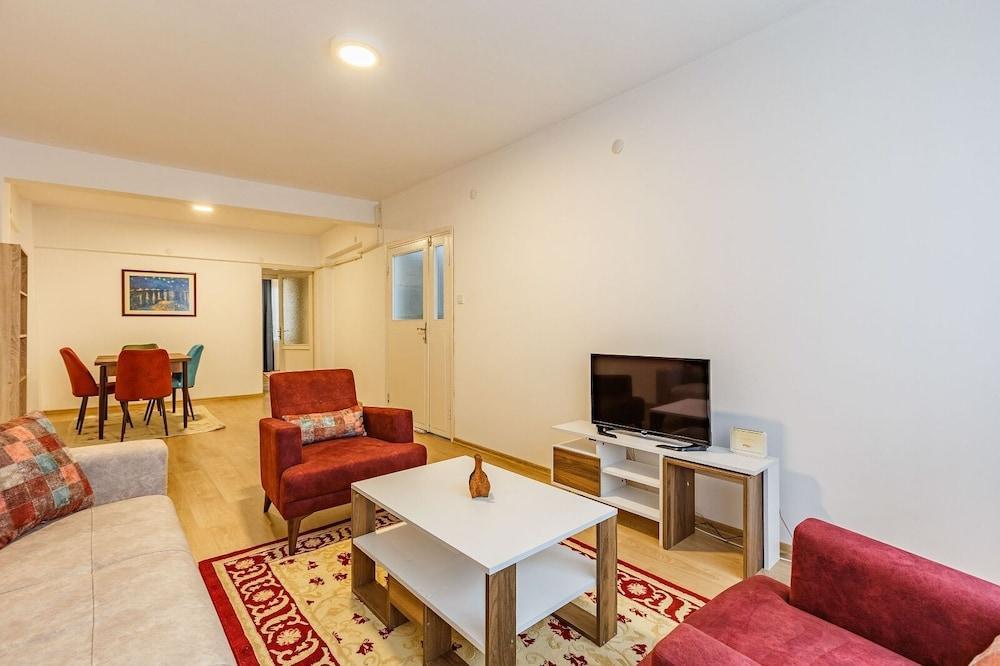 Charming 3-bedroom Apartment in the Heart of Kadıköy