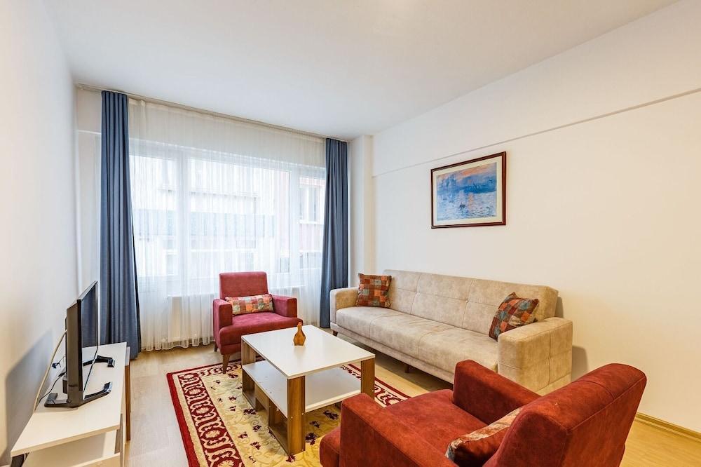 Charming 3-bedroom Apartment in the Heart of Kadıköy - Tap to explore photos