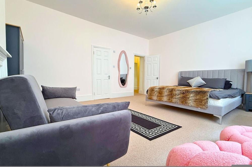 Palacial 3 Super King Bedrooms