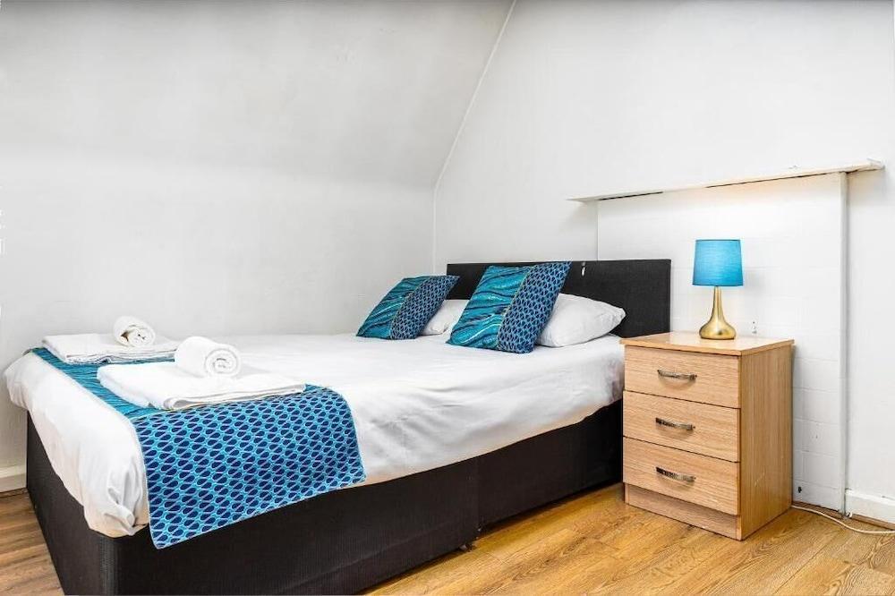 London Homes - Aldgate Flats Room Type - Suite, 1 Bedroom, Non Smoking