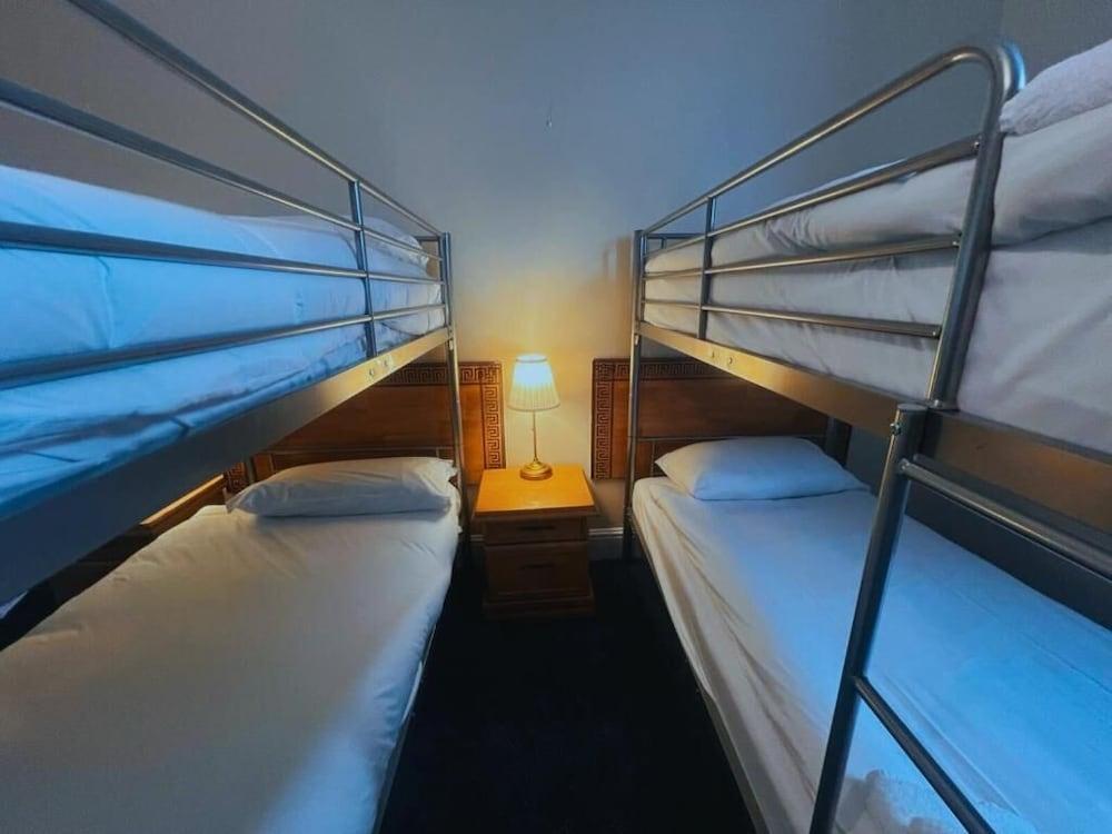 Helen's Hotel Room Type - Standard Twin Room