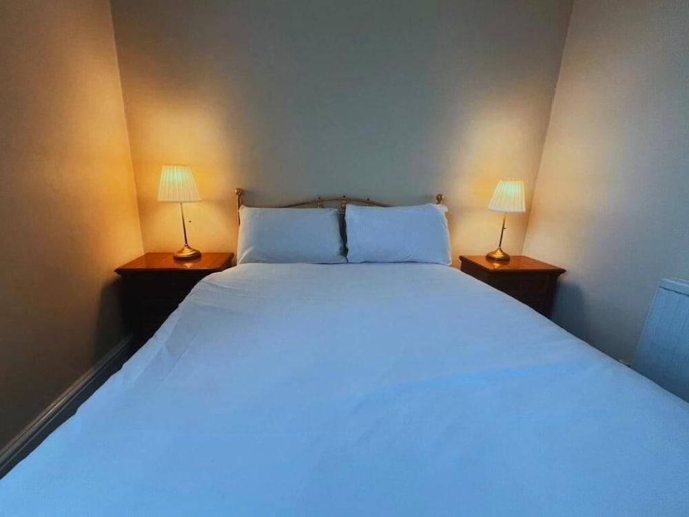 Helen's Hotel Room Type - Standard Double Room