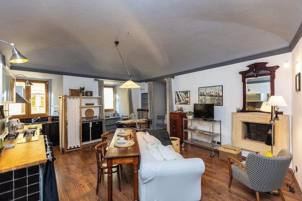 Rental in Rome Pantheon Apartment - Tap to explore photos