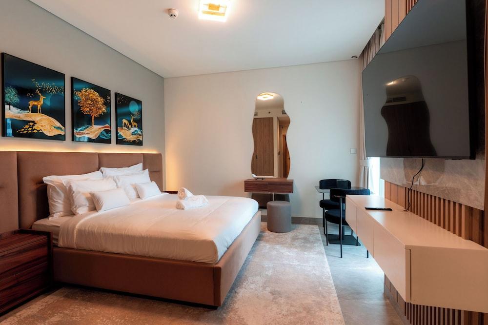 Heaven's Dreams Peninsula One Business Bay Room Type - Studio, 1 King Bed, Balcony, City View Heaven's Dreams Peninsula One Business Bay Room Type - Studio, 1 King Bed, Balcony, City View