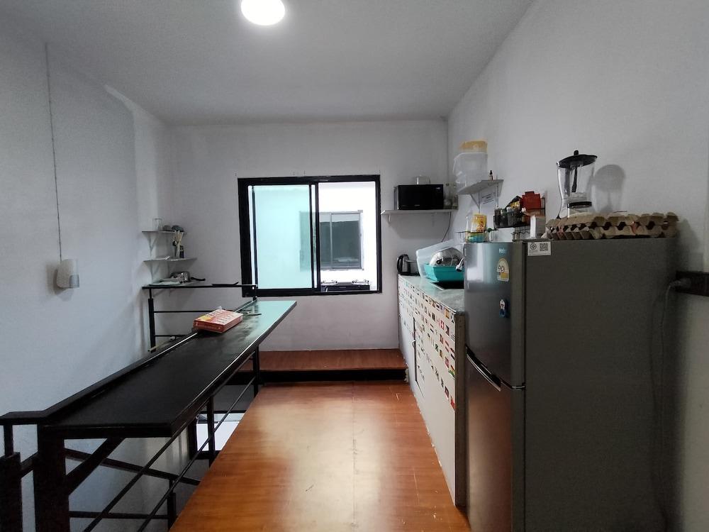 Den Nest Guest House KRABI