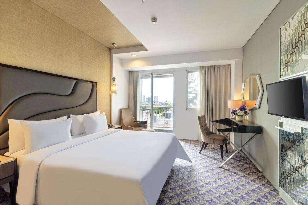 Fairview Hotel by ARTOTEL Room Type - Deluxe King